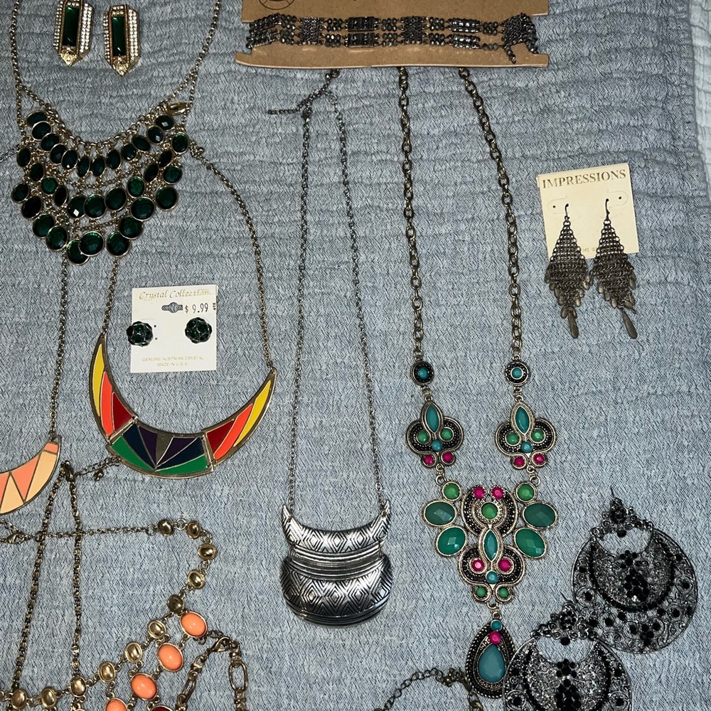 Jewelry - Picture 4 of 14